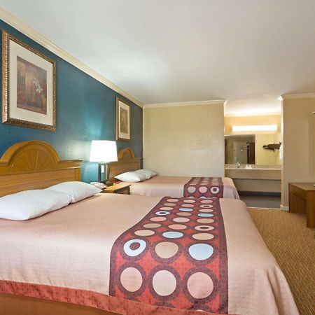 Super 8 By Wyndham Covington Hotel Exterior photo