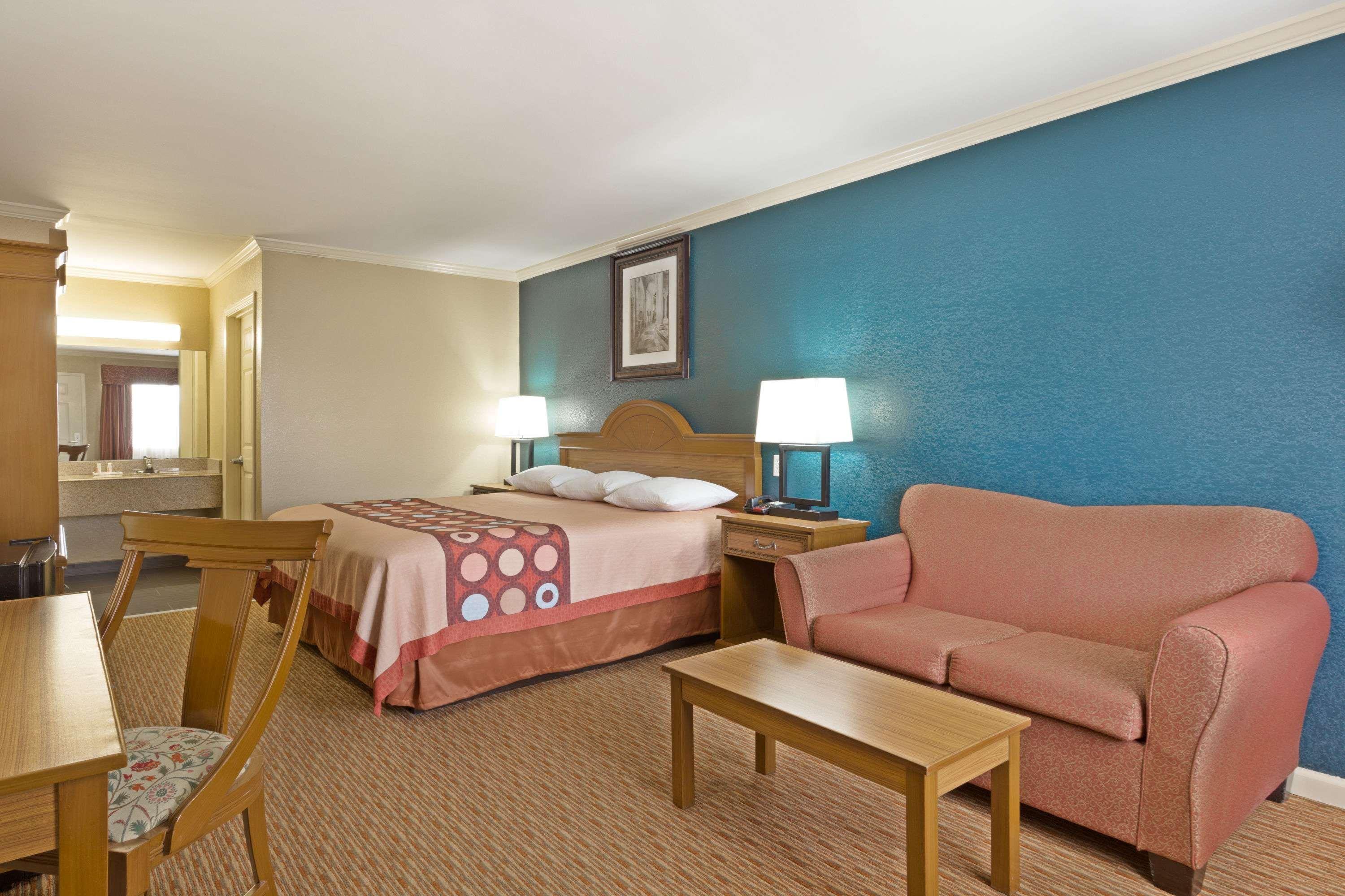 Super 8 By Wyndham Covington Hotel Exterior photo
