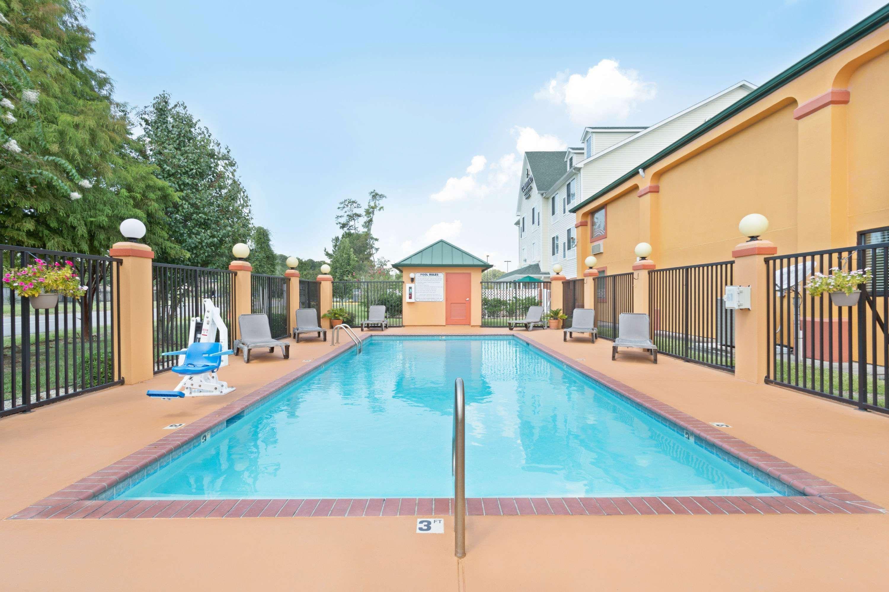 Super 8 By Wyndham Covington Hotel Exterior photo