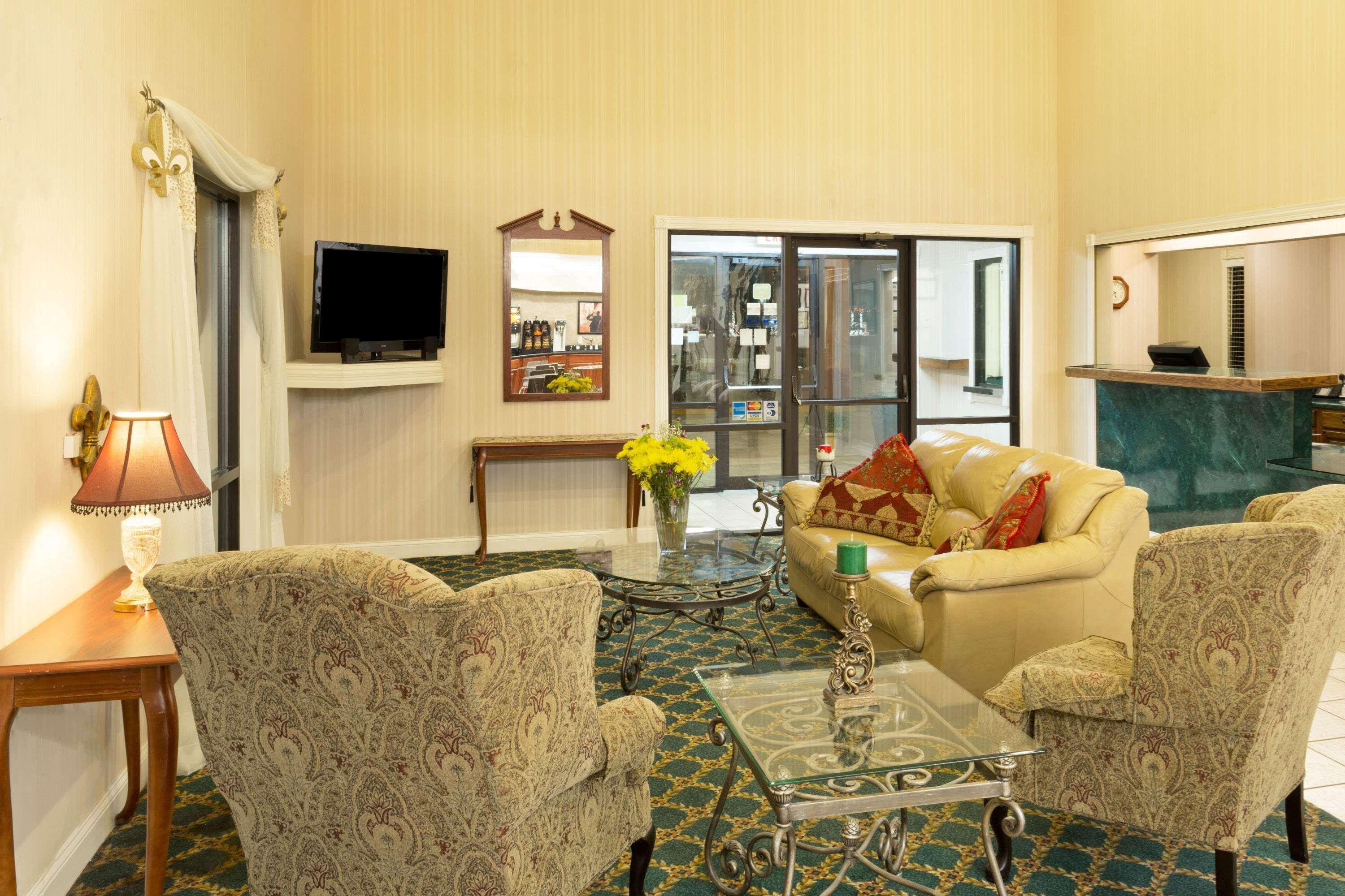 Super 8 By Wyndham Covington Hotel Exterior photo