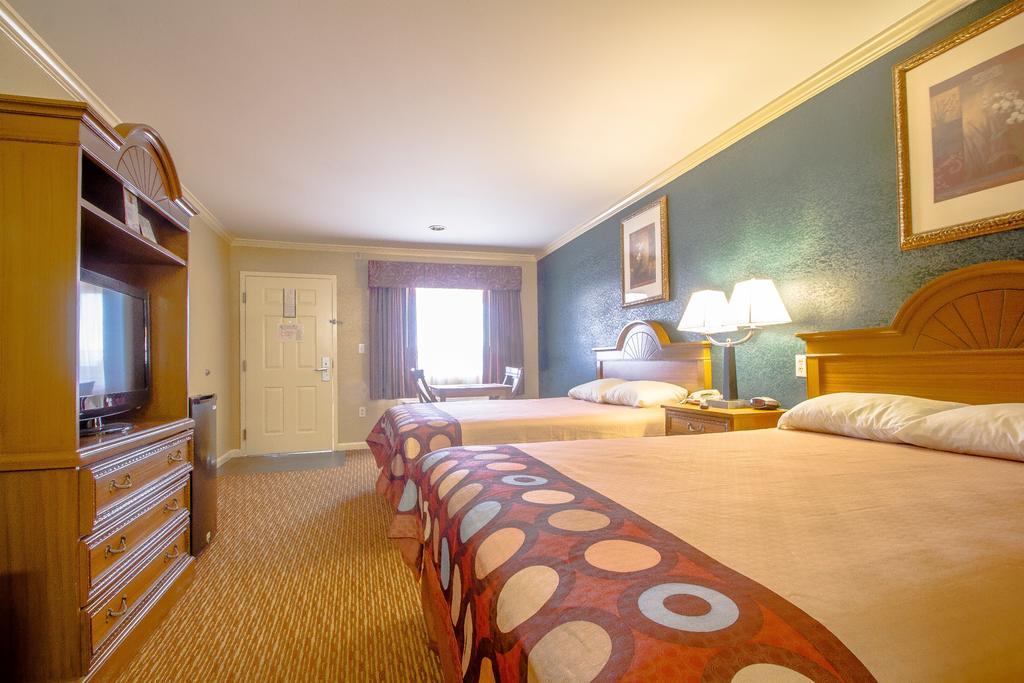 Super 8 By Wyndham Covington Hotel Exterior photo