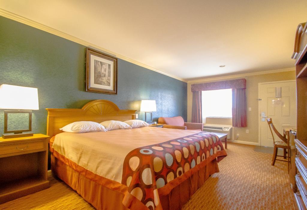 Super 8 By Wyndham Covington Hotel Exterior photo